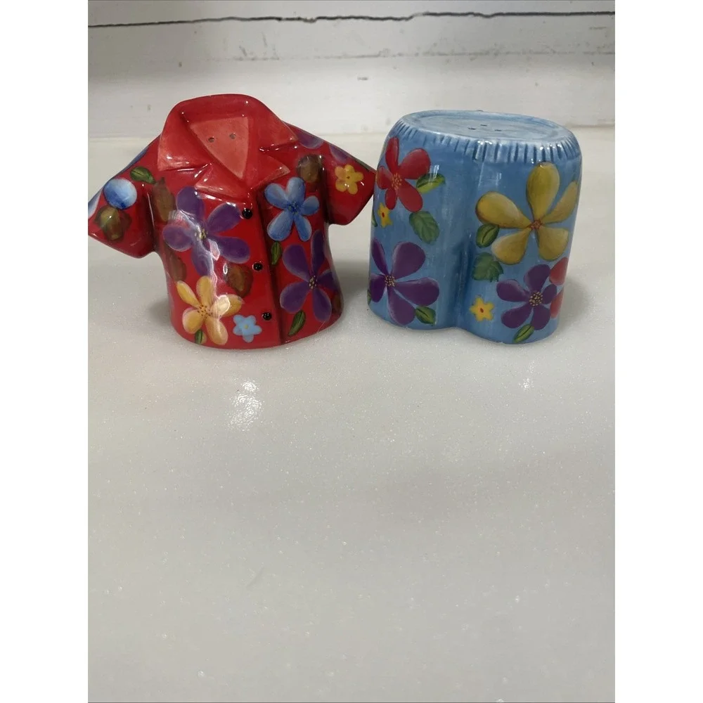 Hawaiian Salt Pepper Shakers Shirt Shorts‎ Hand Painted Tropical Island Tiki Bar